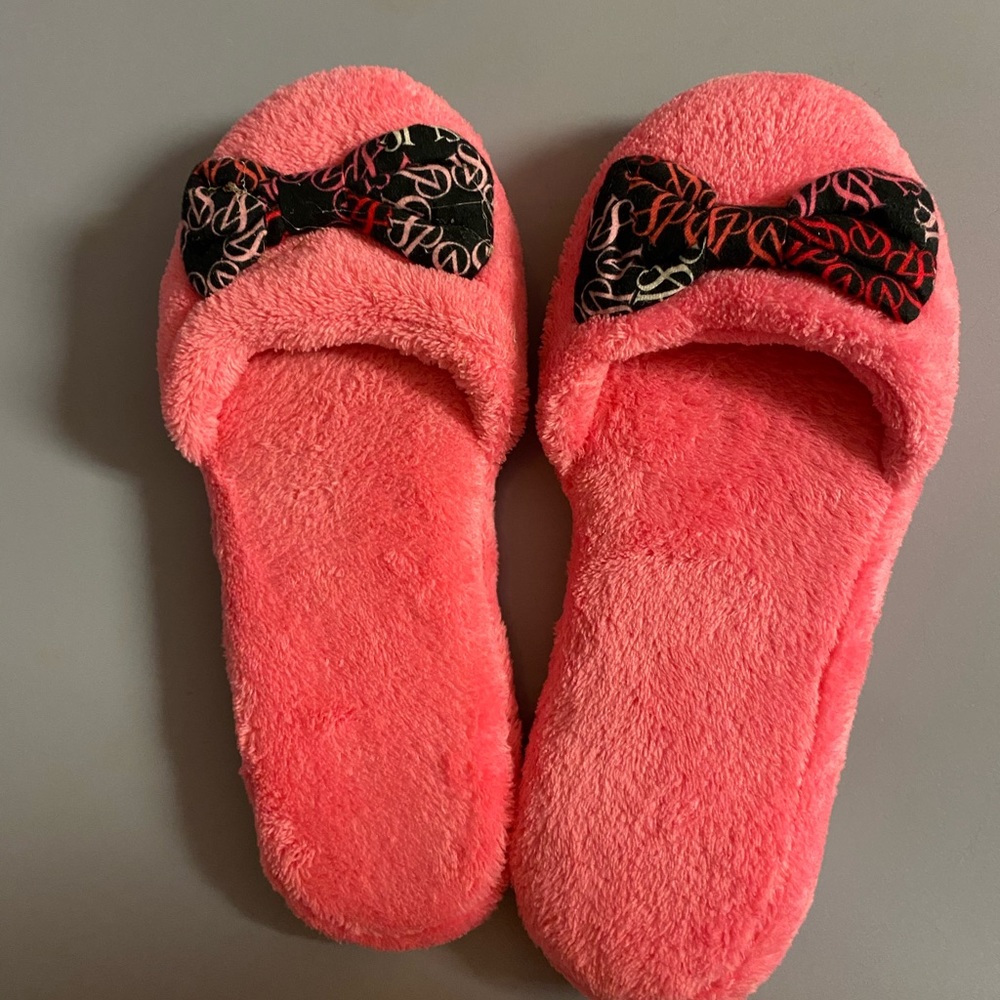 NEW VS Slippers, Pink color. Perfect condition